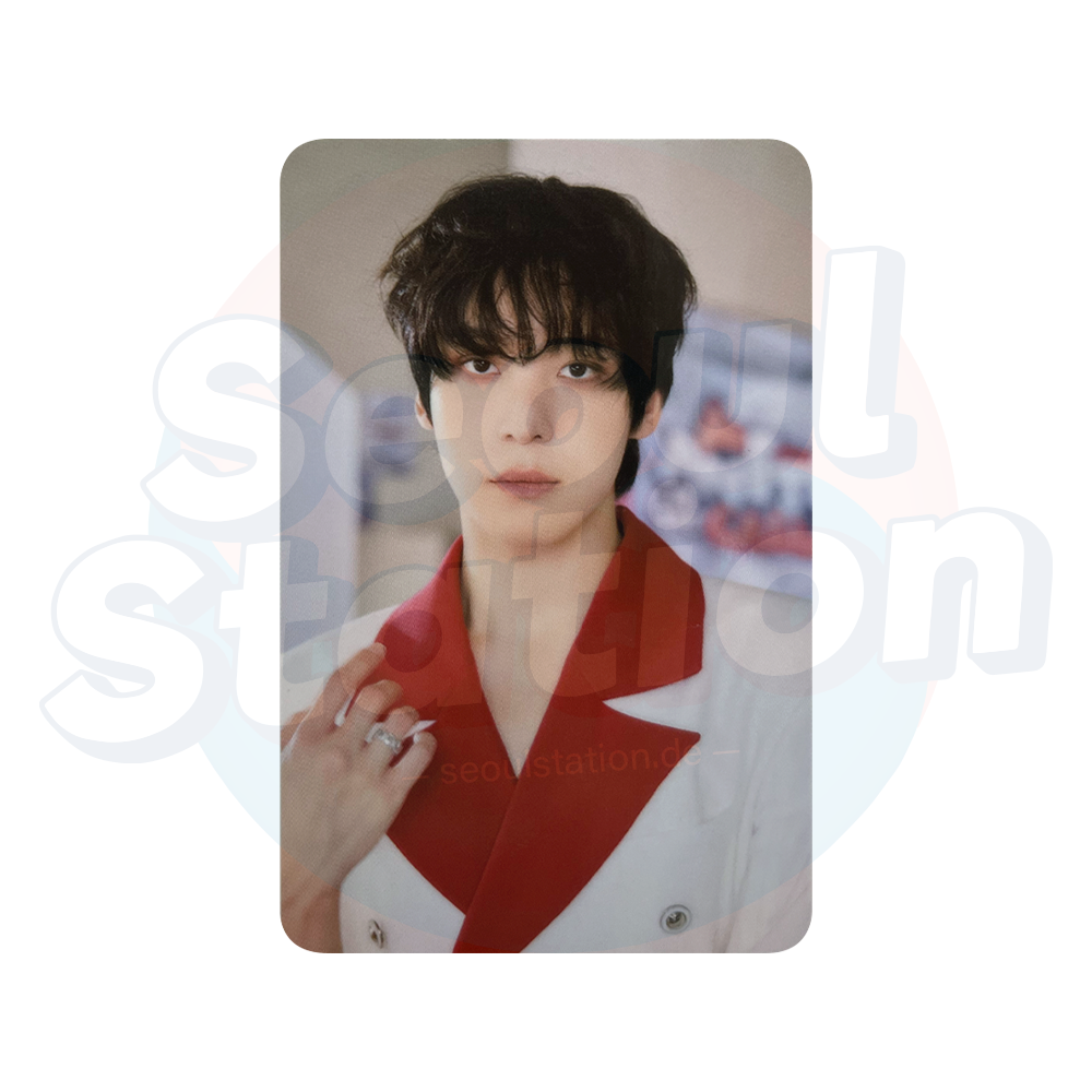 ATEEZ - ANITEEZ IN THE CALLING - ATEEZ X ANITEEZ Pop-Up Store Trading Card - YUNHO further away