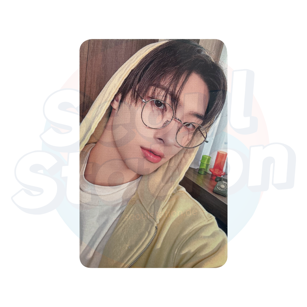 ATEEZ - 2025 Season's Greetings 'ROCK WILL NEVER DIE' - YES24 Photo Card mingi