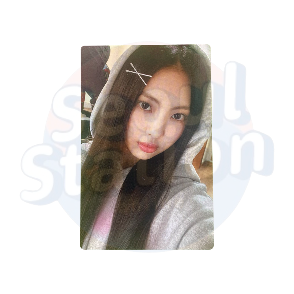 NEWJEANS - 1st Fan Meeting 'BUNNIES CAMP' - Photo Cards Hyein 2