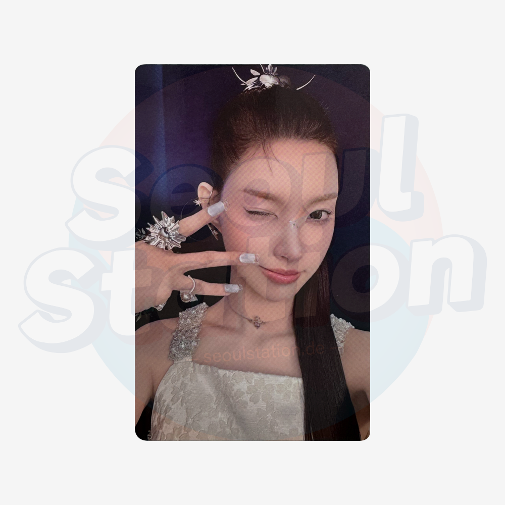 ILLIT - 3rd Mini Album 'BOMB' - WEVERSE Photocard yunah