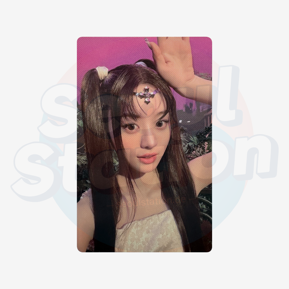 ILLIT - 3rd Mini Album 'BOMB' - WEVERSE Photocard minju