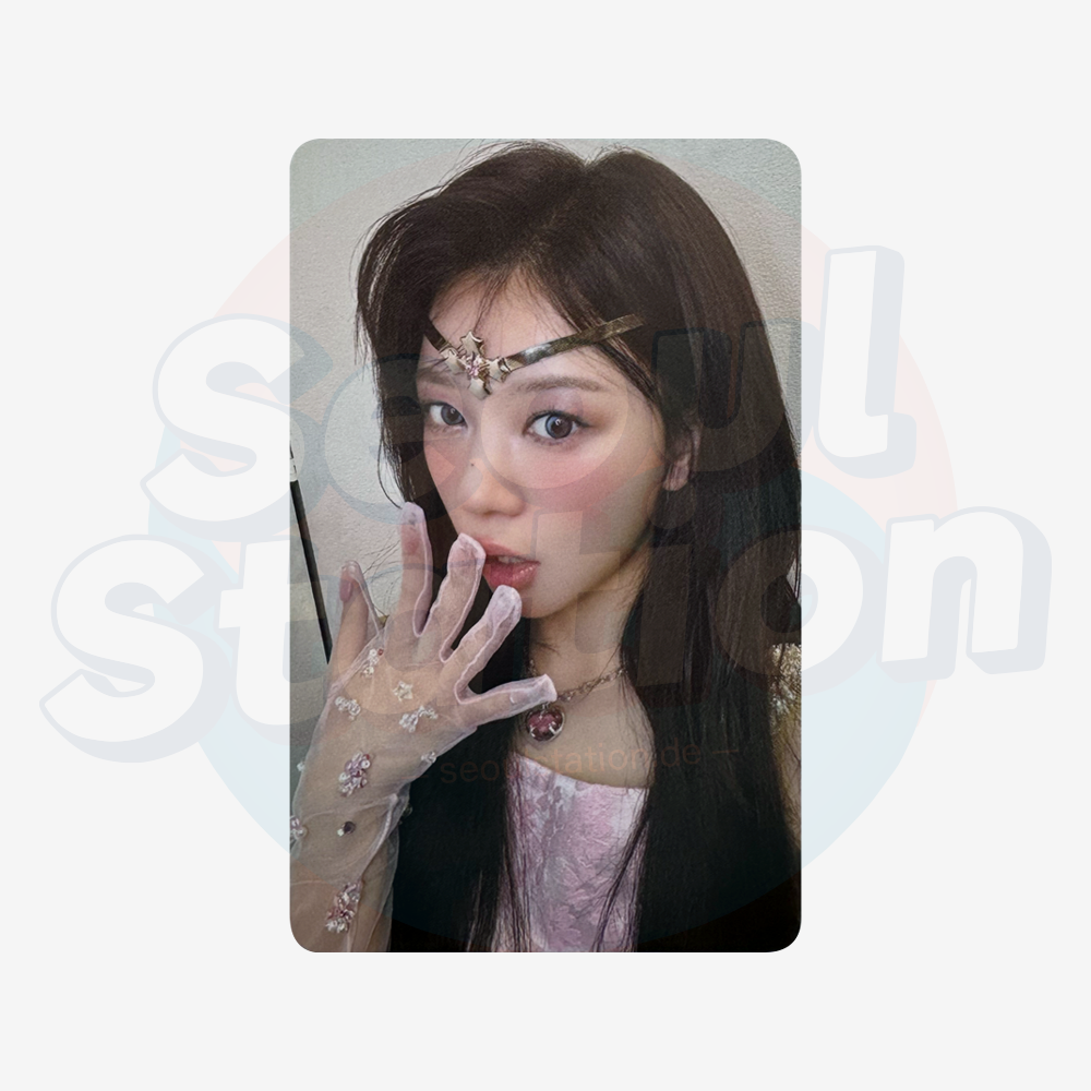 ILLIT - 3rd Mini Album 'BOMB' - PHOTOBOOK Ver. - WEVERSE Photocard moka