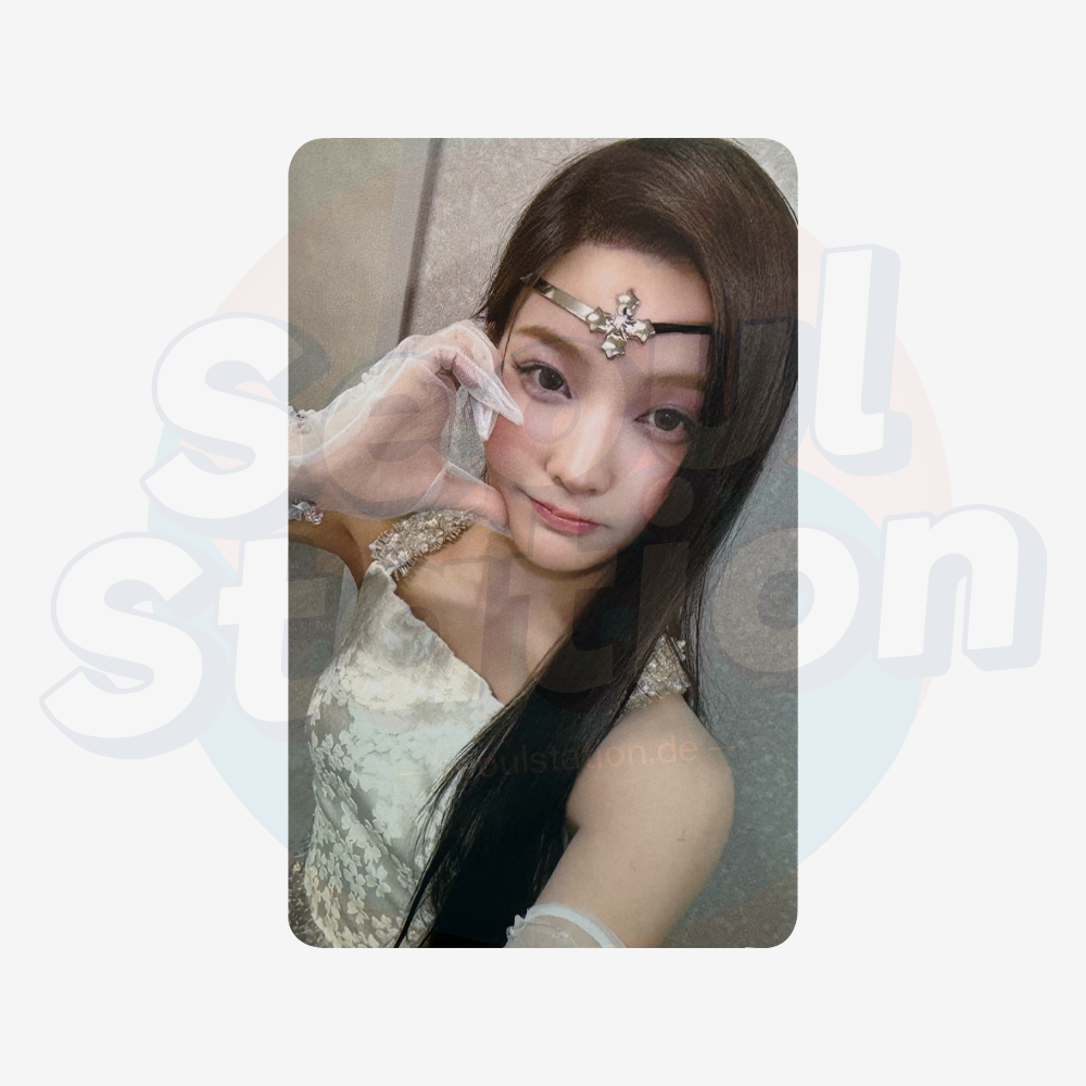 ILLIT - 3rd Mini Album 'BOMB' - PHOTOBOOK Ver. - WEVERSE Photocard iroha