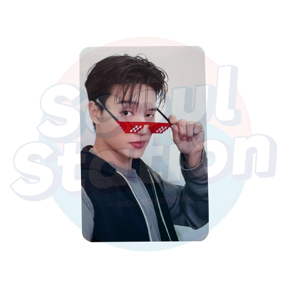 ATEEZ - GOLDEN HOUR Part.1 - PHOTOBOOK VER. - Soundwave Photo Card Wooyoung