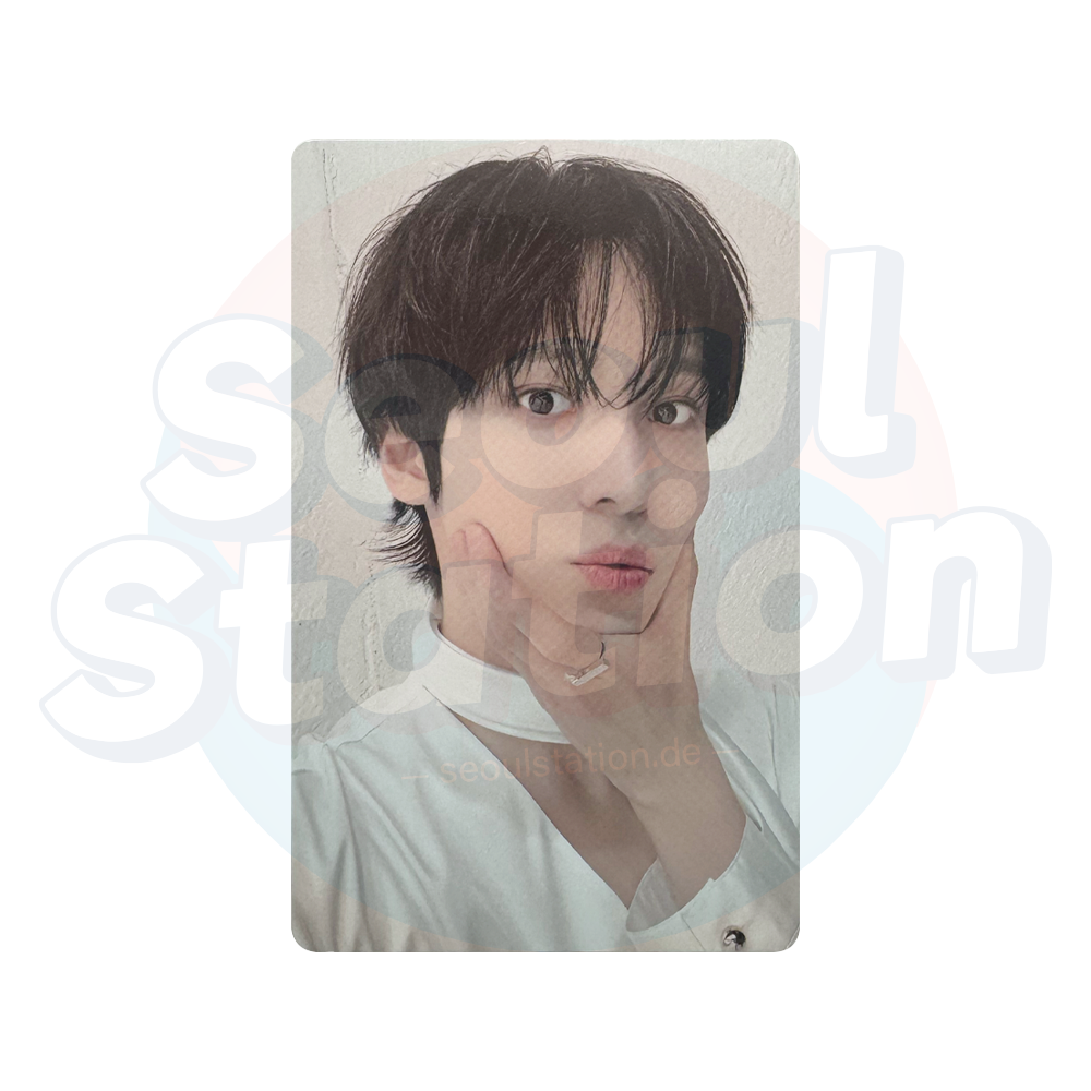 ATEEZ - 2025 World Tour 'IN YOUR FANTASY' In Incheon - Mito Photocard - Holding Chin Ver. yunho