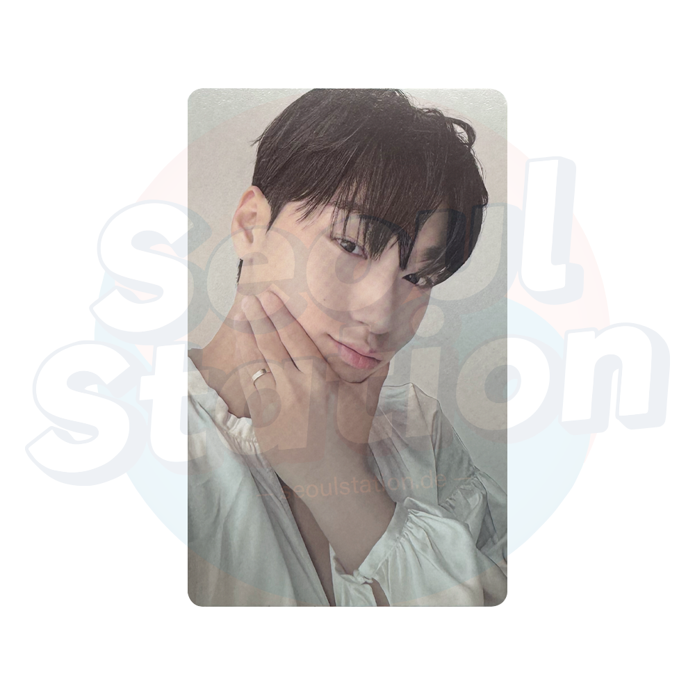 ATEEZ - 2025 World Tour 'IN YOUR FANTASY' In Incheon - Mito Photocard - Holding Chin Ver. san