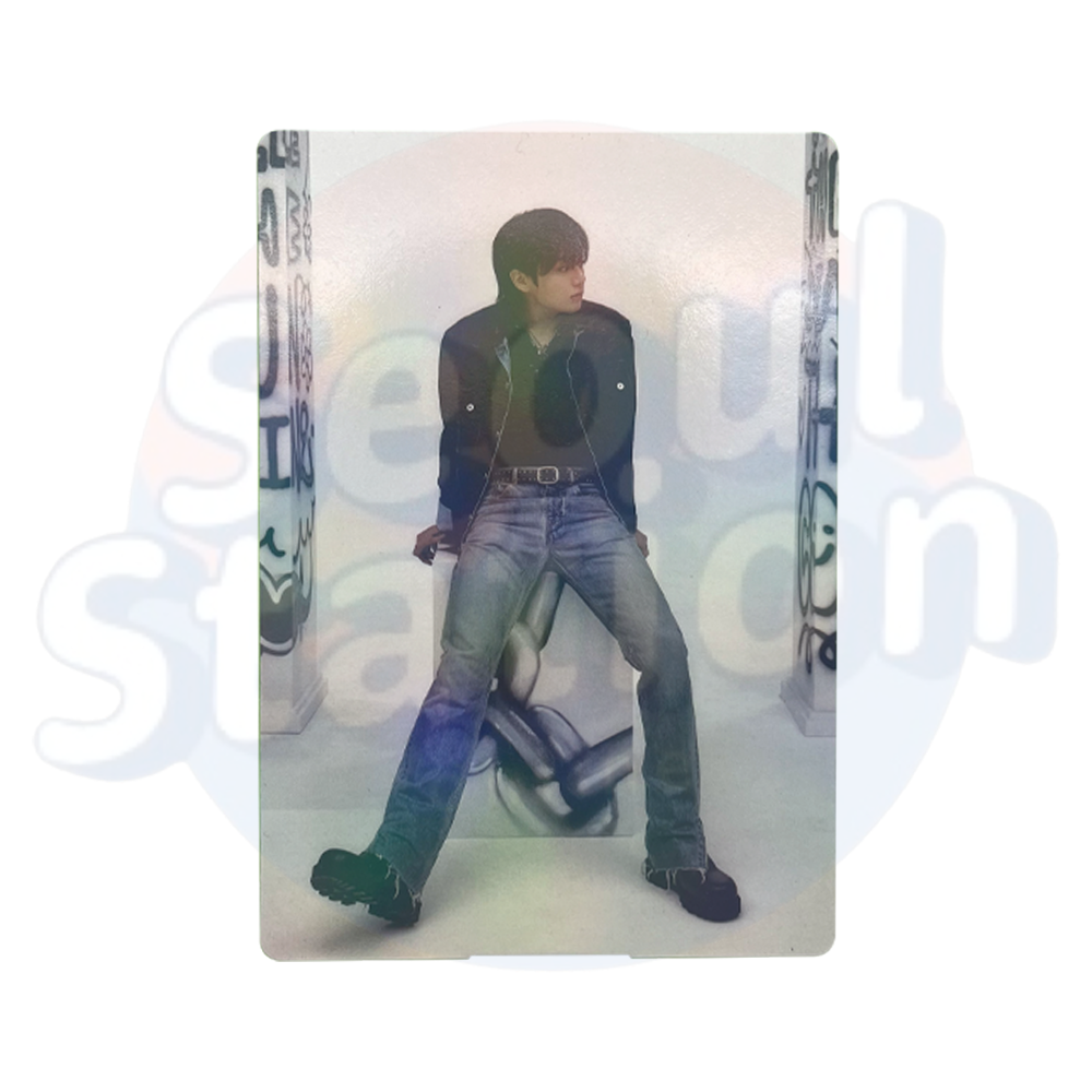 Jung Kook - GOLDEN WEVERSE Holo Standing Photo vertical