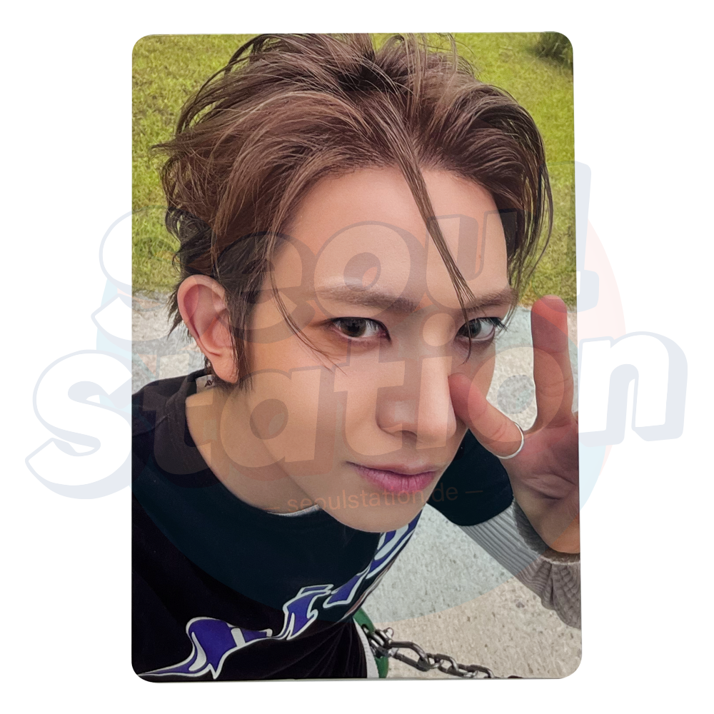 EVAN - 1st Mini Album 'DEATH OF ME' - WEVERSE Standing Photo