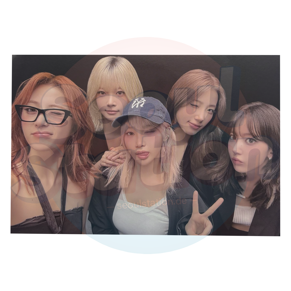 LE SSERAFIM - 5th Mini Album: HOT - WEVERSE Group Photo