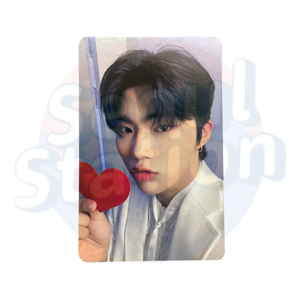 ZEROBASEONE - FANCON 2023 - Trading Photo Card (Red Heart Ver.) Gunwook