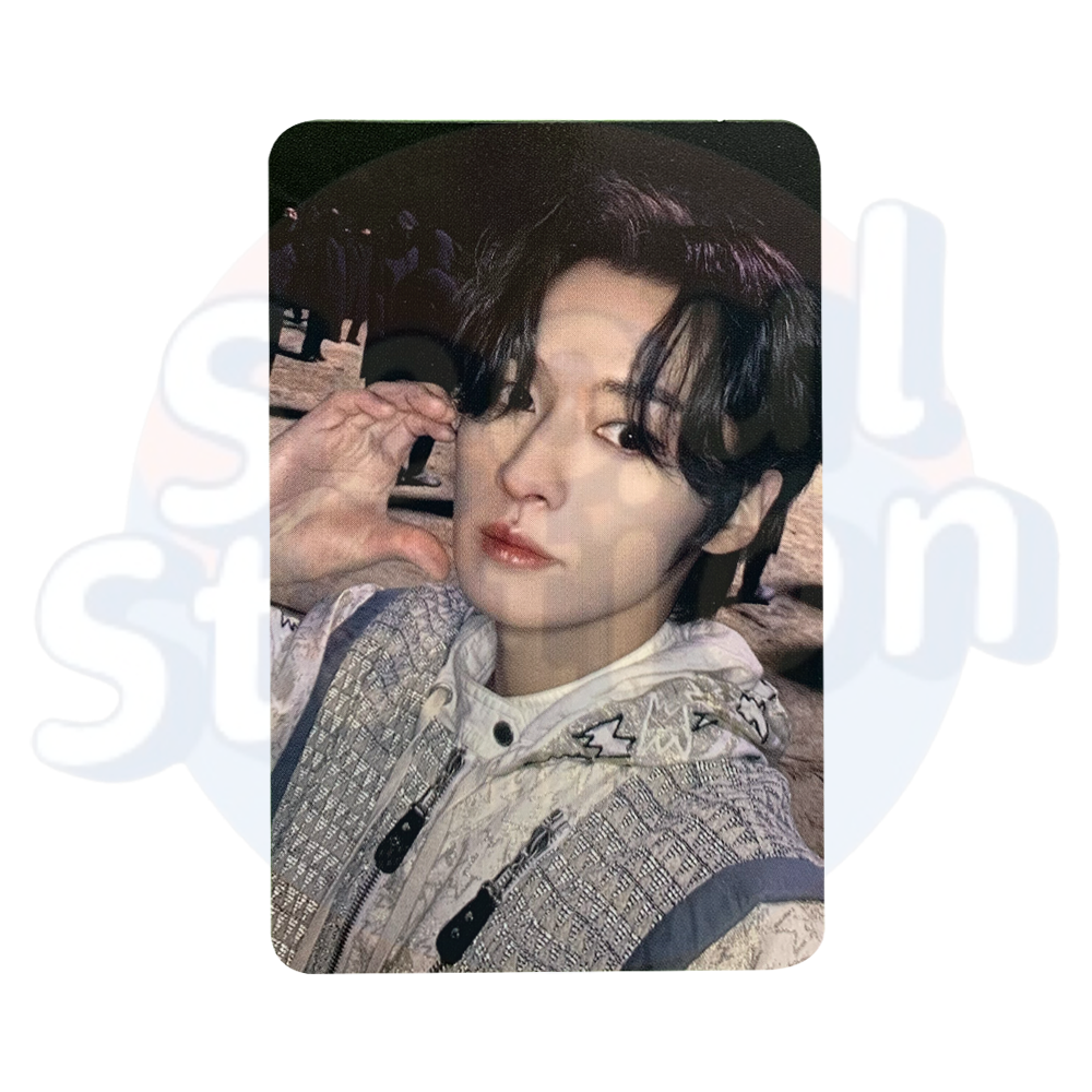 Stray Kids - The 3rd Album '5-STAR' - Soundwave 1st Round Lucky Draw Event Photo Card (Dark Grey Back) Lee Know