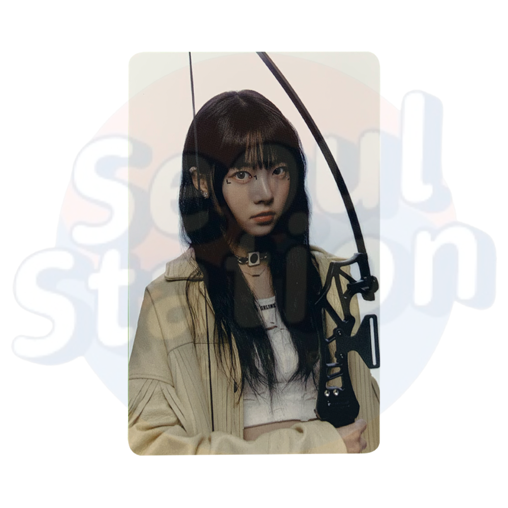 LE SSERAFIM - UNFORGIVEN - WEVERSE Photo Card - Ver.2 (dark concept) eunchae