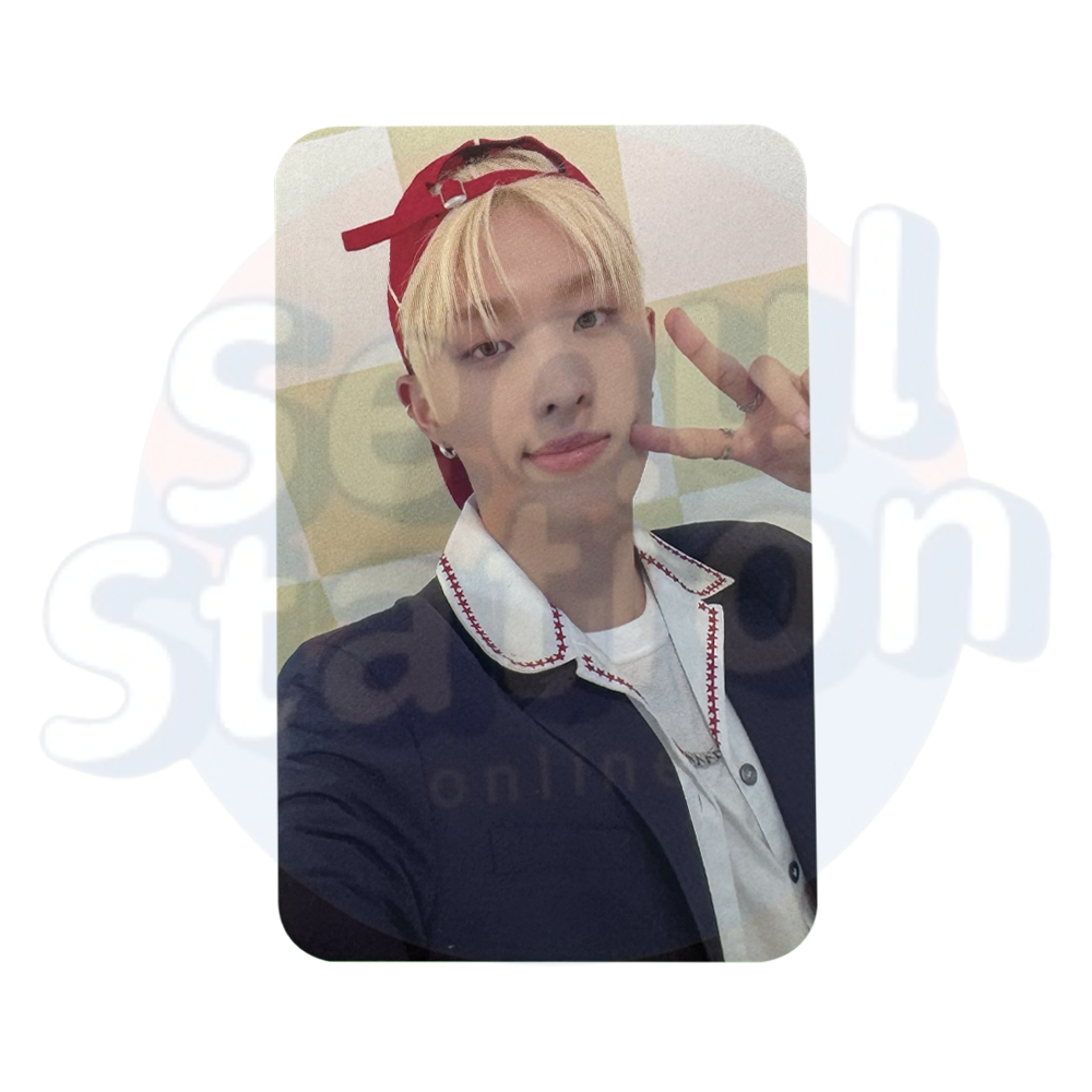 P1Harmony - 'P1ay P1ay P1ay' - 3rd Anniversary Pop-Up Store Official Trading Card - KEEHO Ver. peace sign