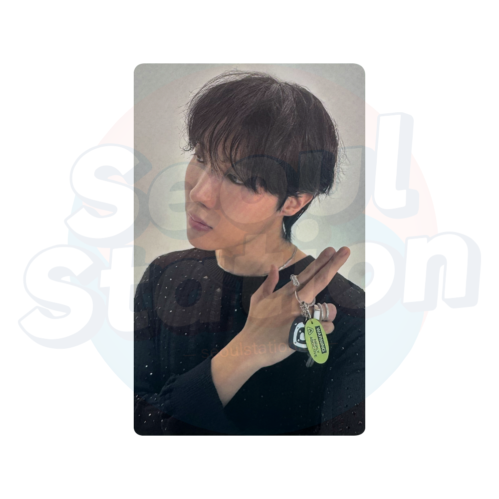 J-HOPE - CHARM OF HOPE - LOLLAPALOOZA Live - WEVERSE Lucky Draw Photocard finger gun