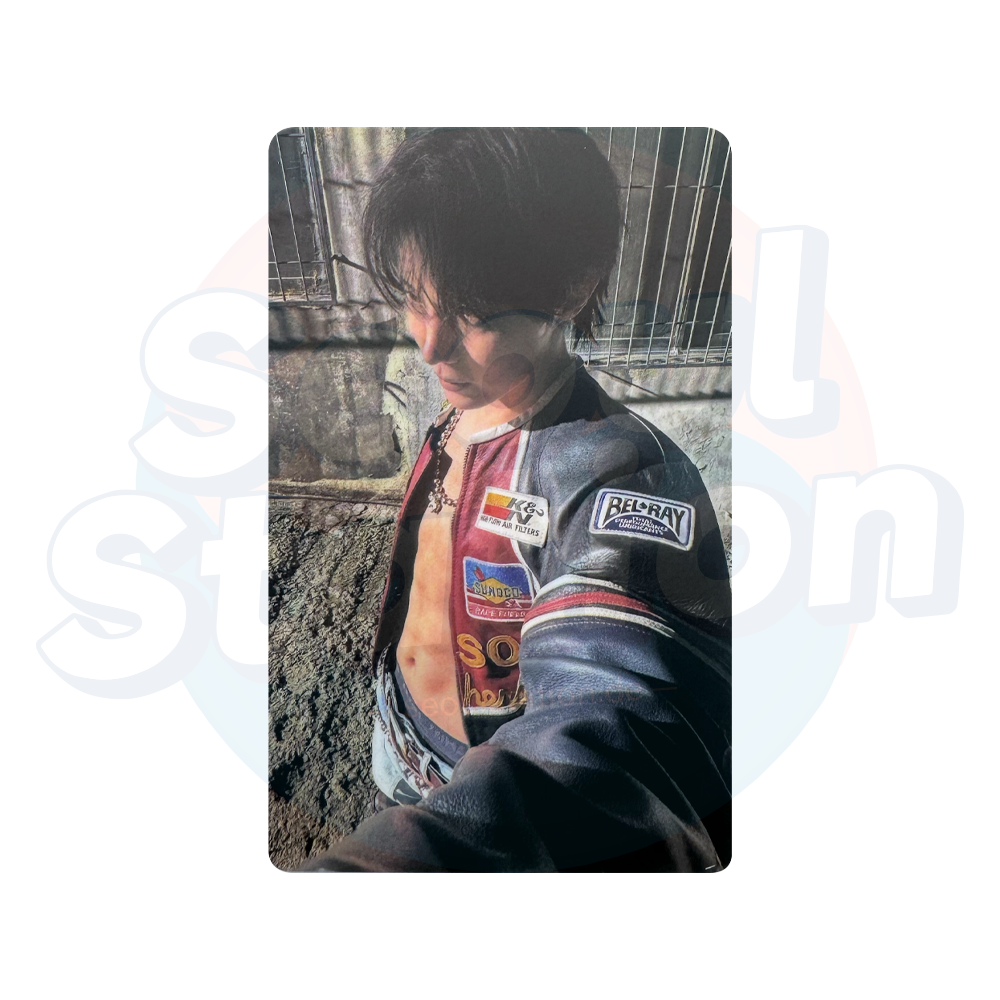 J-HOPE - CHARM OF HOPE - LOLLAPALOOZA Live - WEVERSE Lucky Draw Photocard from above (pvc)