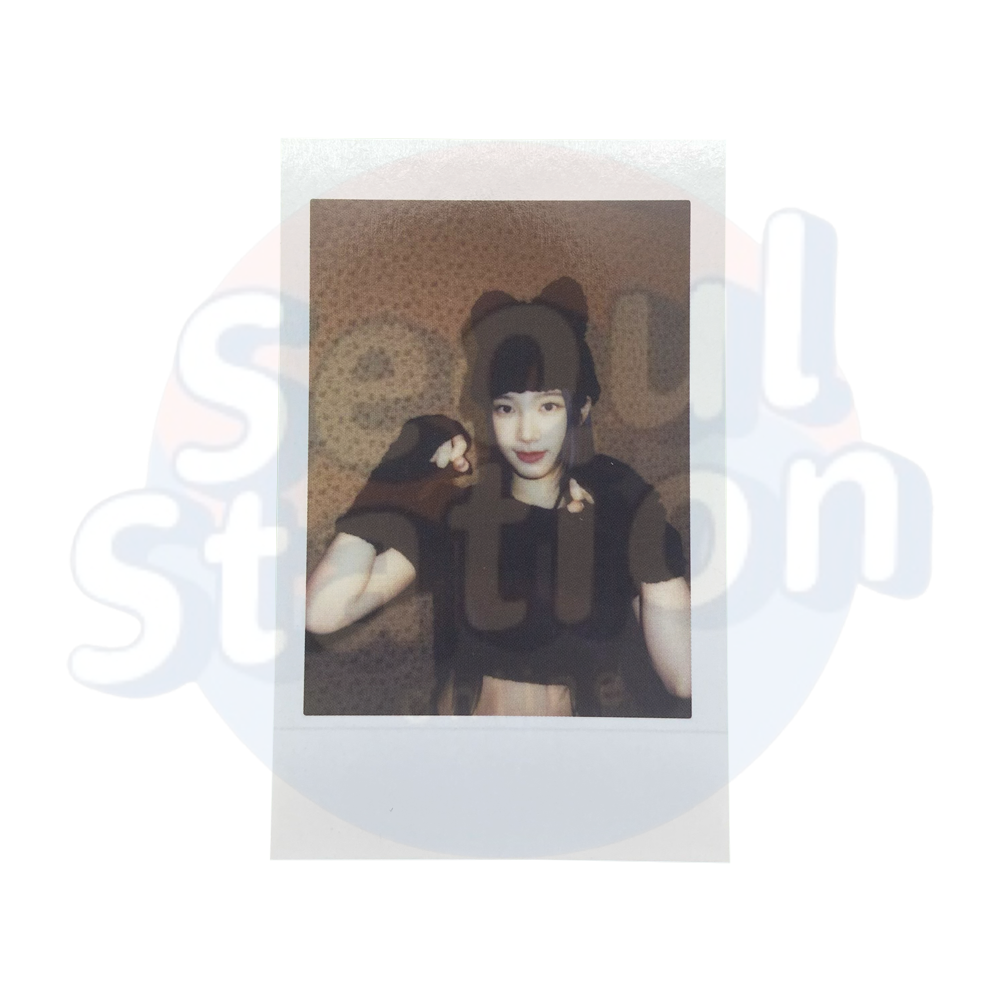 LE SSERAFIM - 2023 S/S POP-UP STORE - Polaroids Kazuha 2