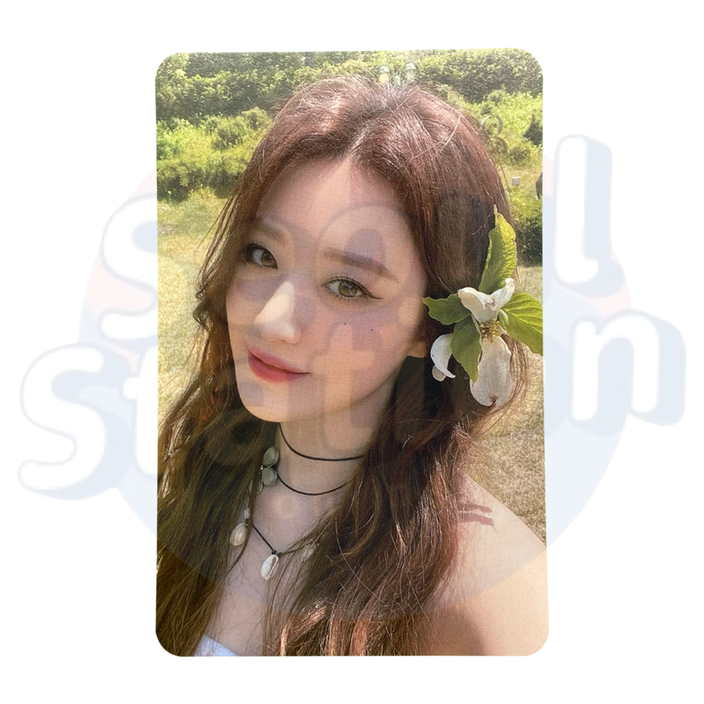 (G)I-DLE - WORLD TOUR: I AM FREETY - Photo Card Shuhua 2