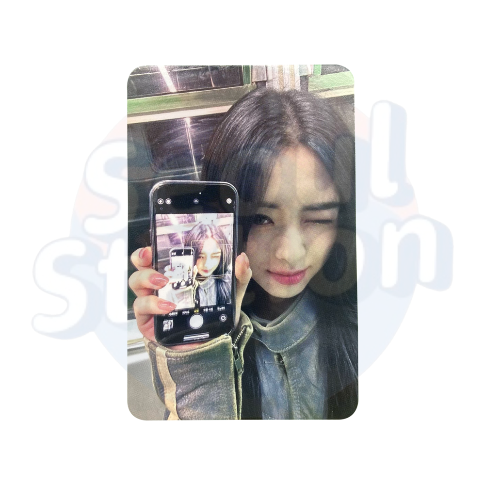 ITZY - KILL MY DOUBT - Aladin Photo Card Yuna