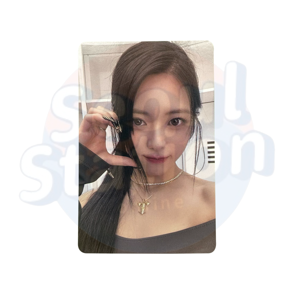 ITZY - KILL MY DOUBT - Soundwave Photo Card Yuna
