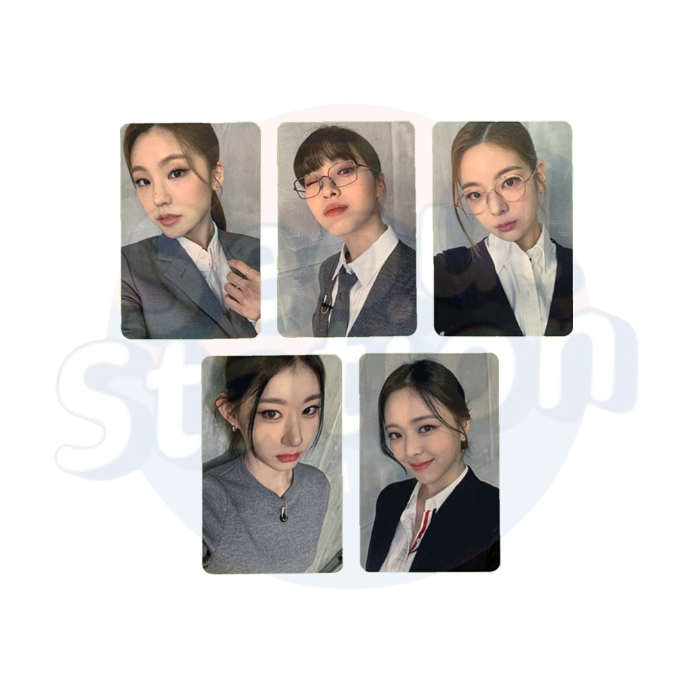 ITZY - CHECKMATE - SOUNDWAVE Holo Photocard - SUIT Ver