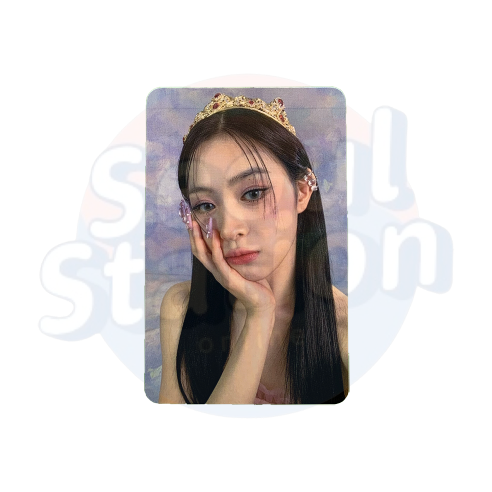 ITZY - CHECKMATE - Soundwave Holo Photo Card - Princess Ver. Ryujin