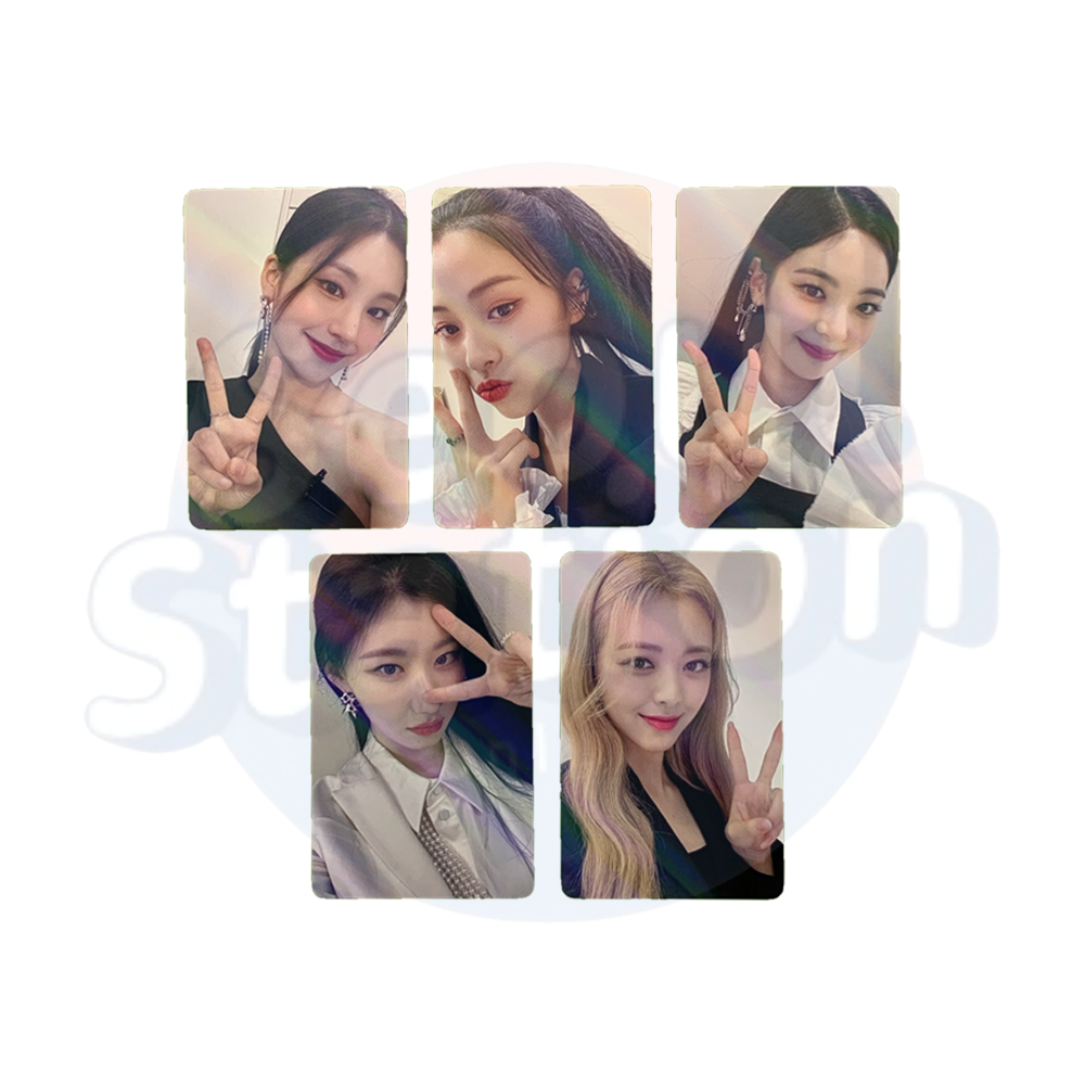 ITZY - 5th Mini Album 'CHECKMATE' - WITHMUU Holo Photocard - PEACE