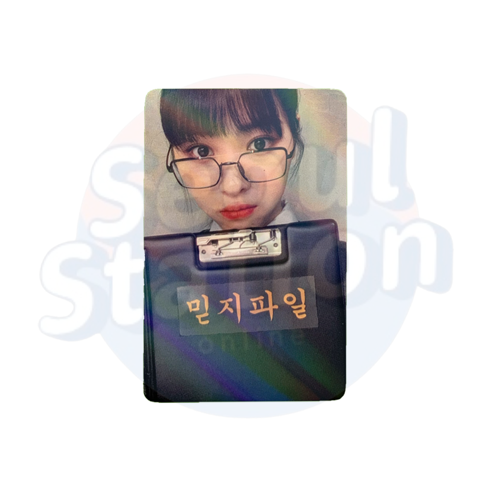 ITZY - CHECKMATE - With Mu U Holo Photo Card - Office Ver. Ryujin