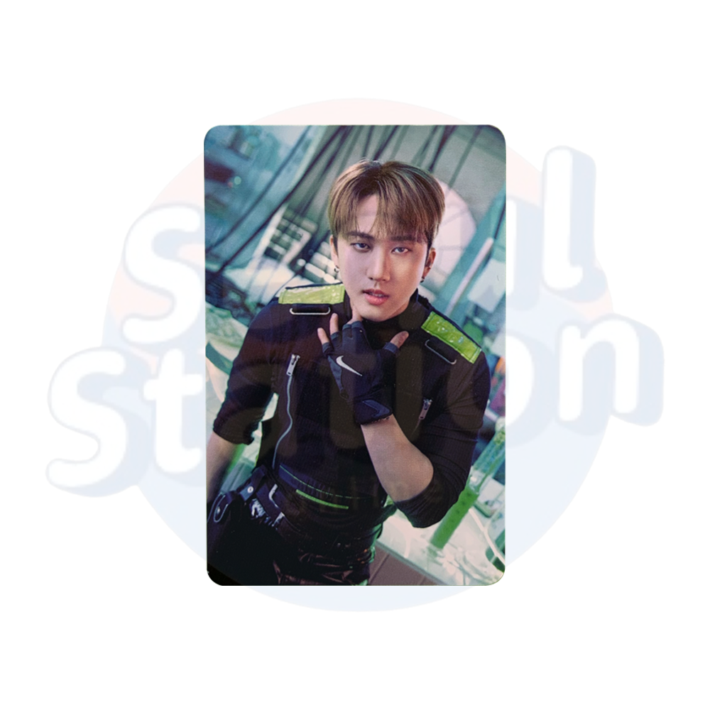 Stray Kids - Changbin - 2nd WORLD TOUR - MANIAC IN SEOUL - Photo Card Touching neck