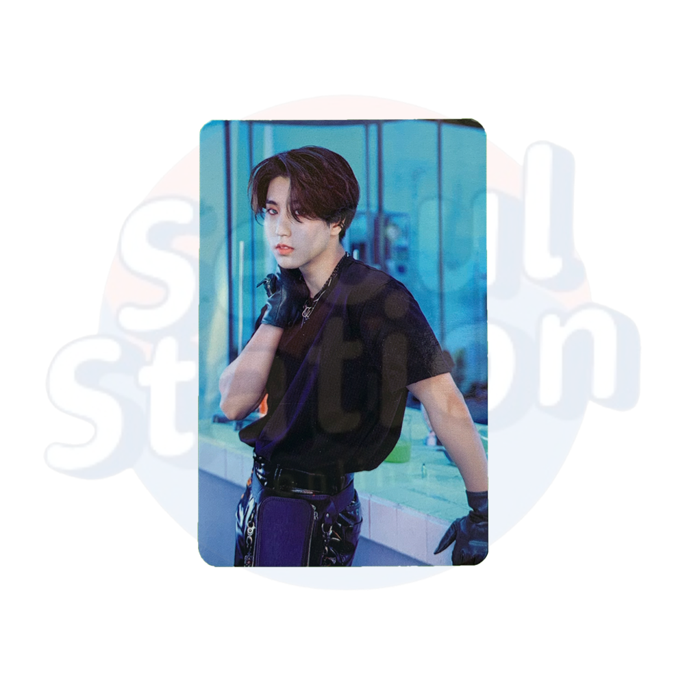 Stray Kids - Han - 2nd WORLD TOUR - MANIAC IN SEOUL - Photo Card holding neck