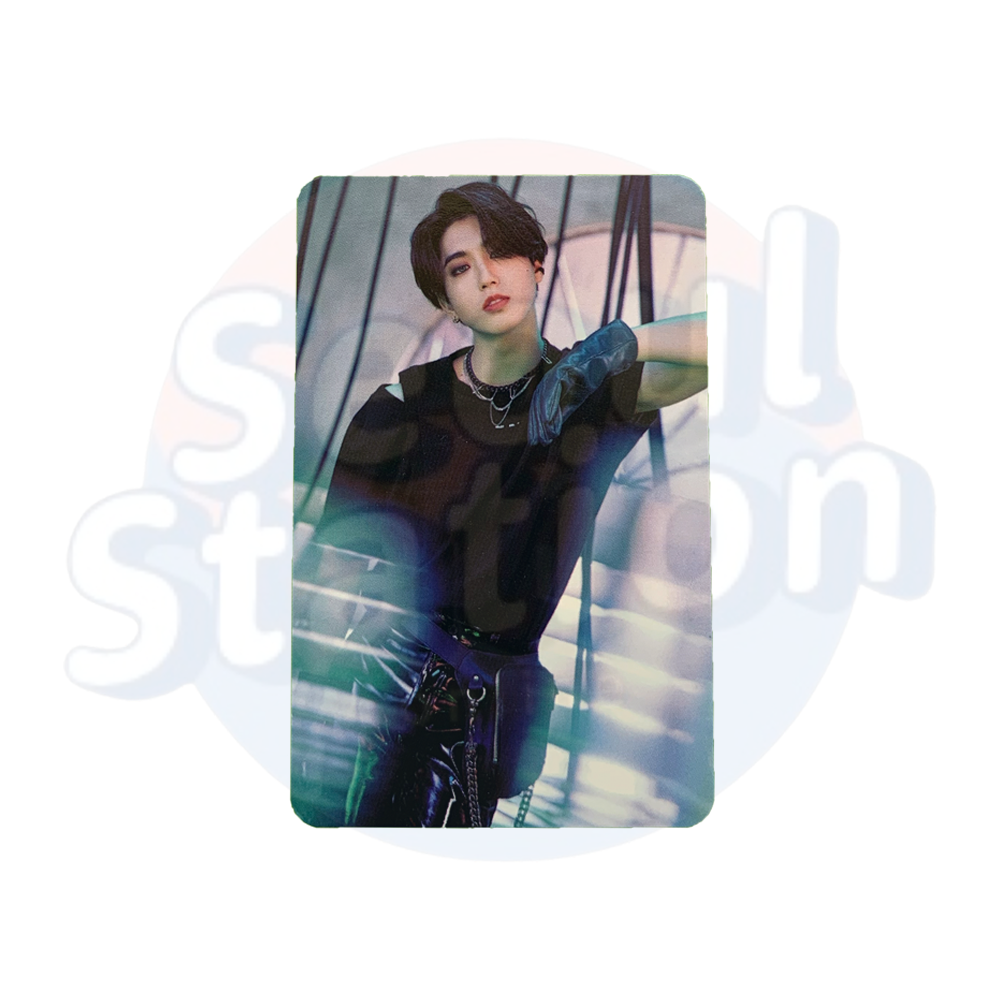 Stray Kids - Han - 2nd WORLD TOUR - MANIAC IN SEOUL - Photo Card leaning to the right