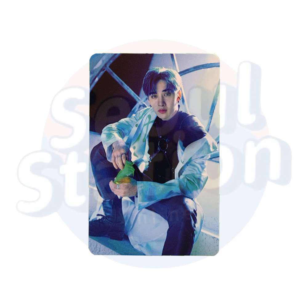 Stray Kids - Bang Chan - 2nd WORLD TOUR - MANIAC IN SEOUL - Photo Card sitting