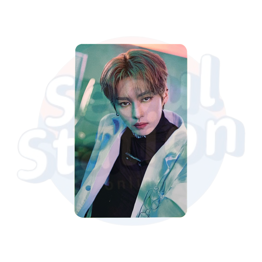 Stray Kids - Lee Know - 2nd WORLD TOUR - MANIAC IN SEOUL - Photo Card close up