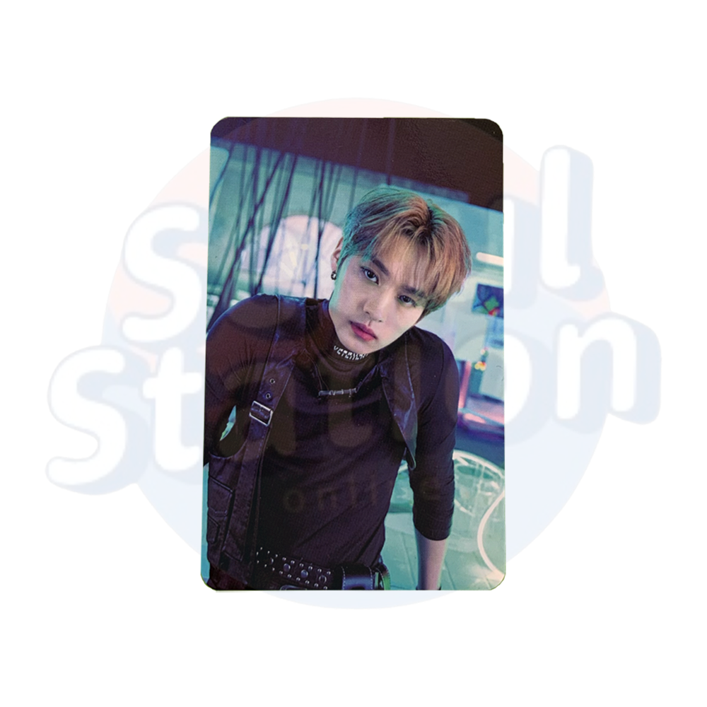 Stray Kids - Lee Know - 2nd WORLD TOUR - MANIAC IN SEOUL - Photo Card black outfit