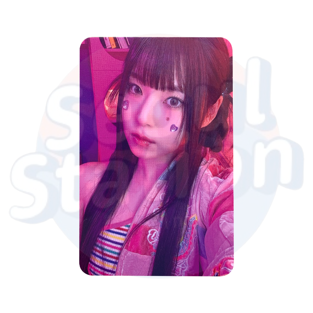 NMIXX - EXPÉRGO 'Love Me Like This' - Apple Music Photo Card Kyujin