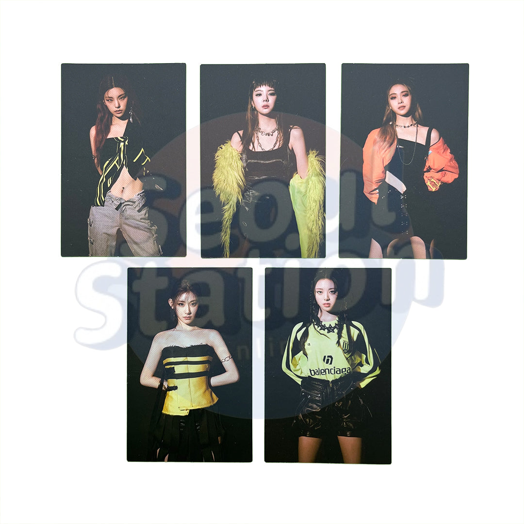 ITZY - GUESS WHO - Double-Sided Photocard – Seoulstation.de