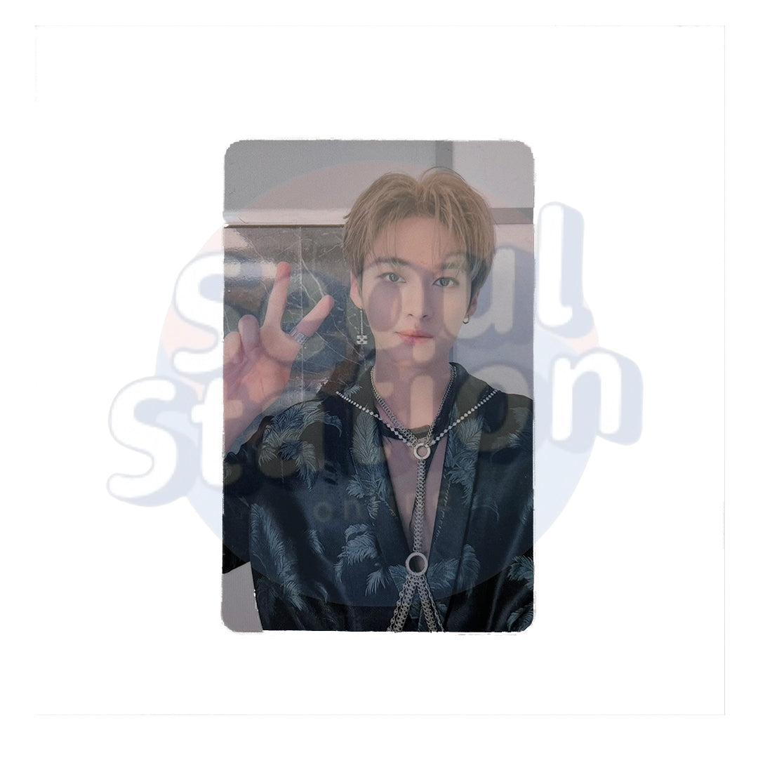 Stray Kids - Lee Know - ODDINARY - Soundwave 1st Round Photo Card