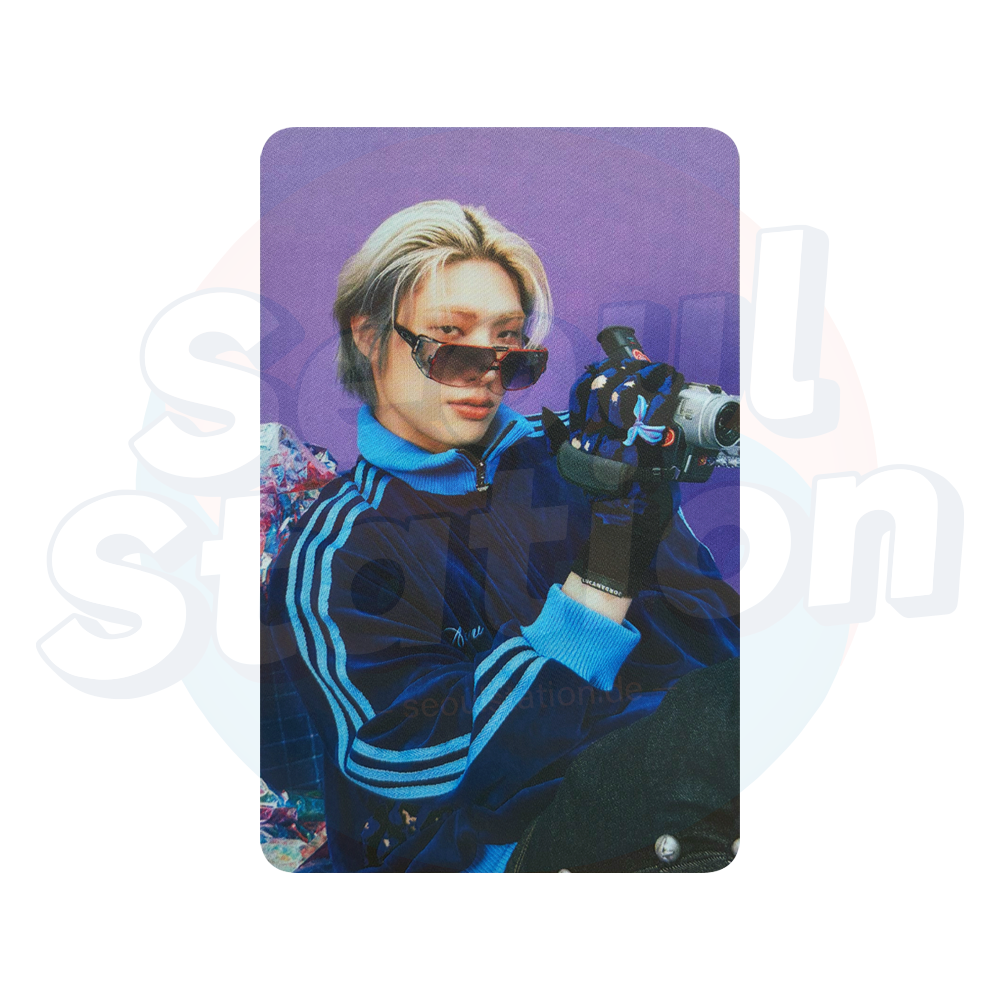 ATEEZ - Pop-Up Store 'ANITEEZ IN COLOR' - Trading Card - MINGI seoulstation.de holding camera