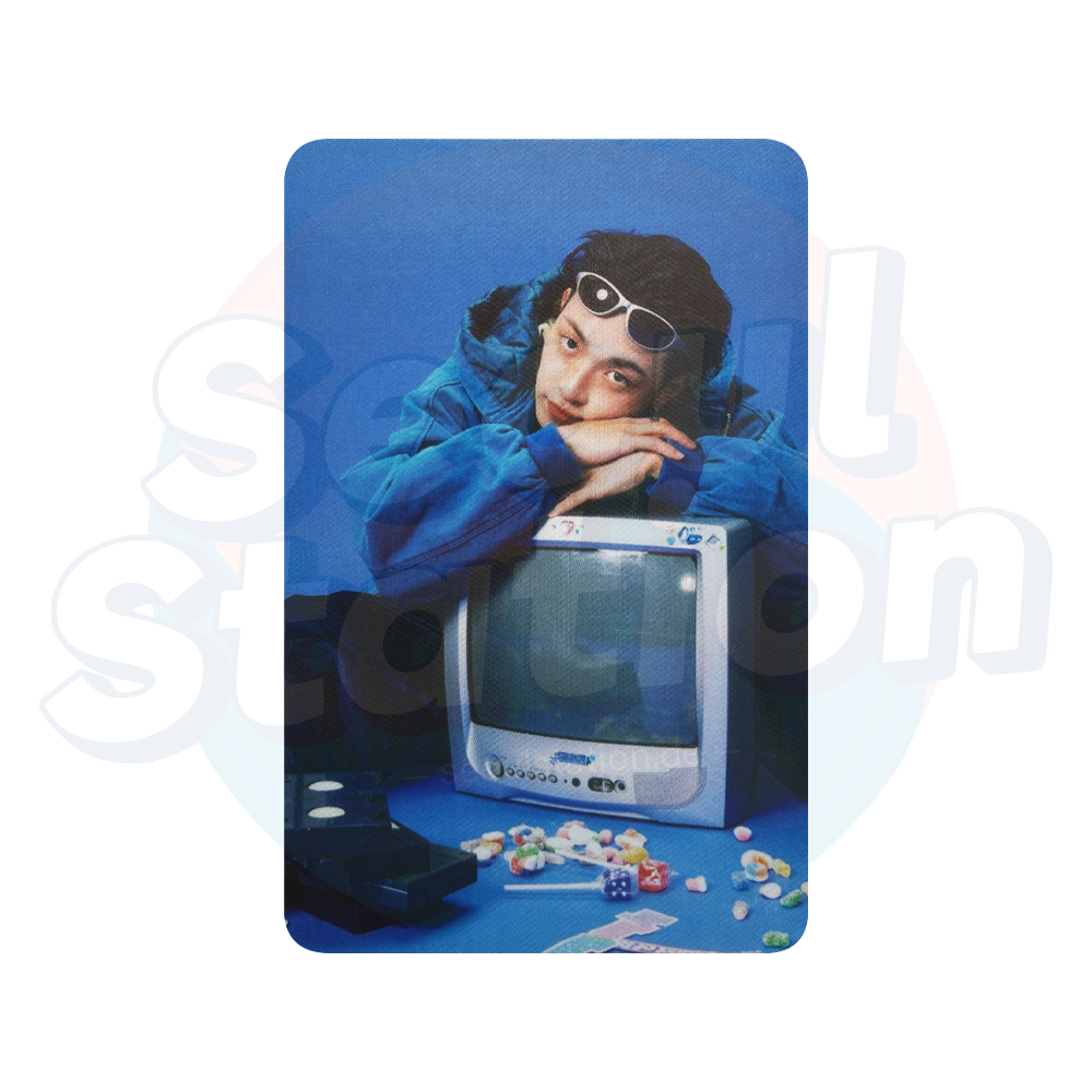 ATEEZ - Pop-Up Store 'ANITEEZ IN COLOR' - Trading Card - HONGJOONG seoulstation.de leaning on tv
