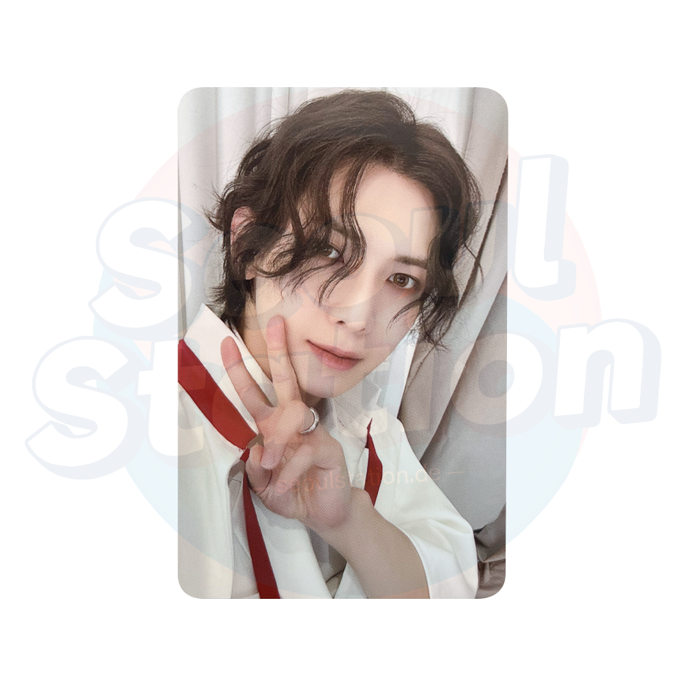 ATEEZ - ANITEEZ IN THE CALLING - ATEEZ X ANITEEZ Pop-Up Store Trading Card - YEOSANG peace sign