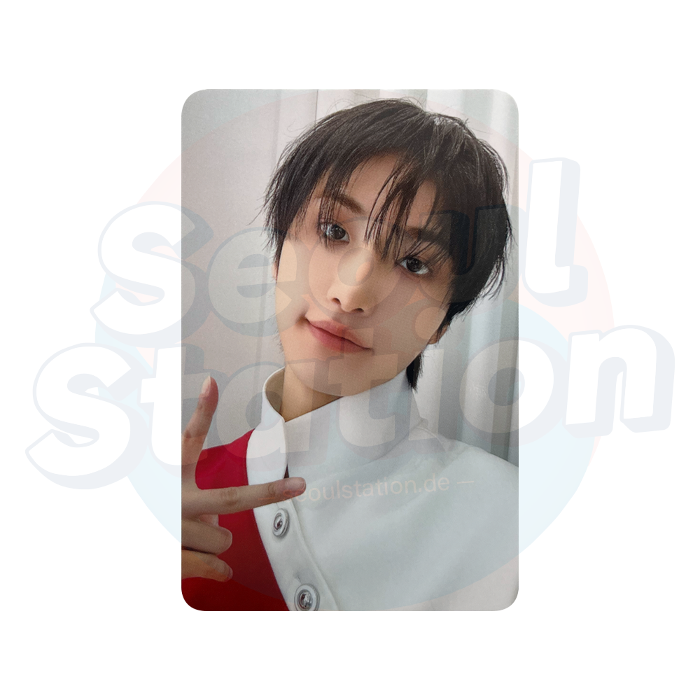 ATEEZ - ANITEEZ IN THE CALLING - ATEEZ X ANITEEZ Pop-Up Store Trading Card - SEONGHWA peace sign