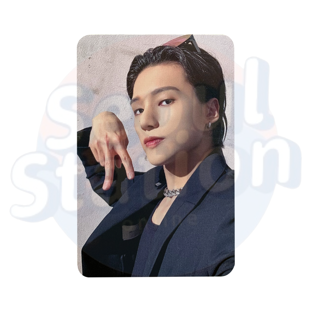 ATEEZ - THE WORLD EP.2 : OUTLAW - APPLE MUSIC Photocard ATEEZ - THE WORLD EP.2 : OUTLAW - APPLE MUSIC Photocard