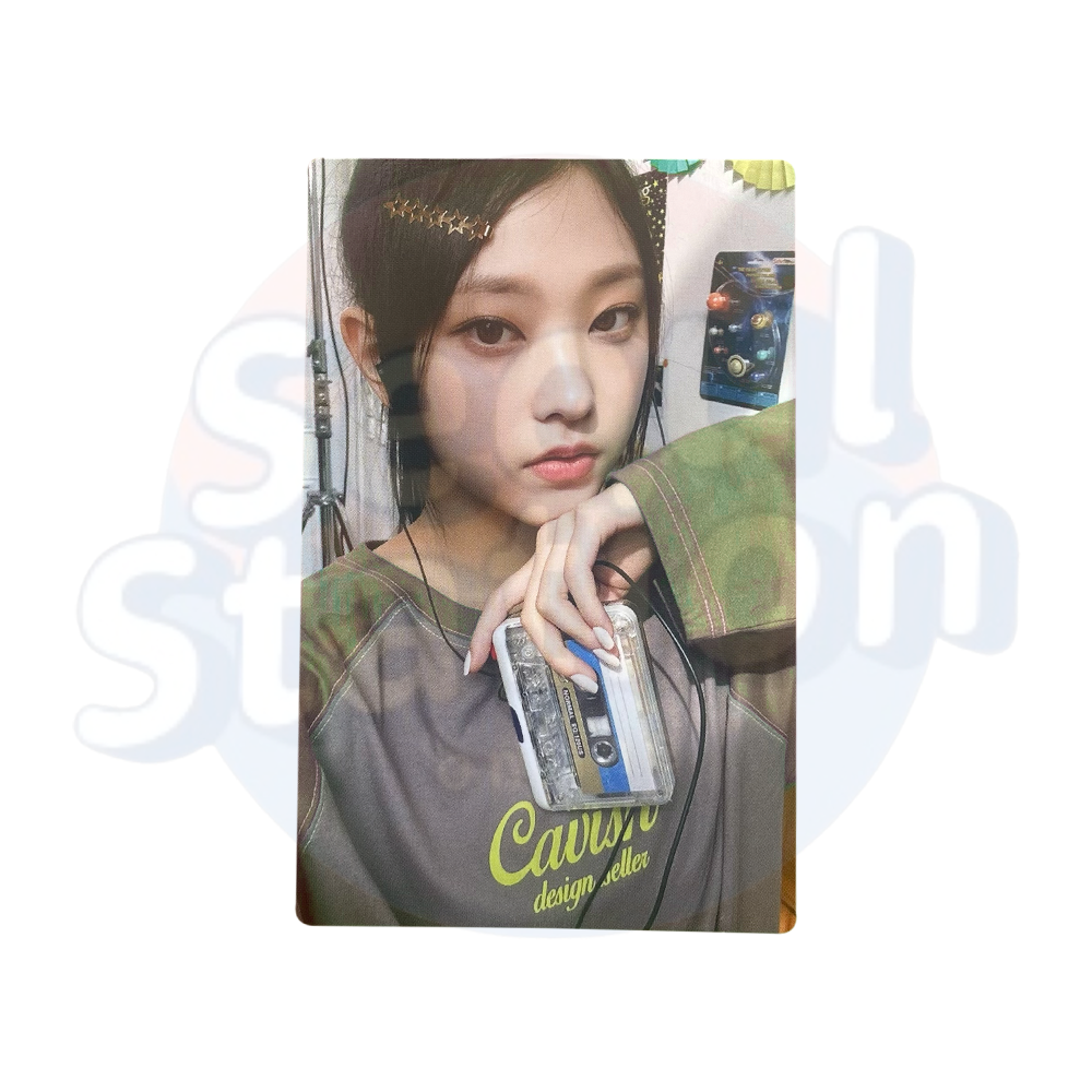 NJZ (NEWJEANS) - 1st Fan Meeting 'BUNNIES CAMP' - Photocard NJZ (NEWJEANS) - 1st Fan Meeting 'BUNNIES CAMP' - Photocard