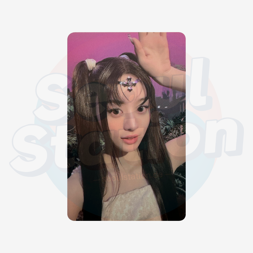 ILLIT - 3rd Mini Album 'BOMB' - WEVERSE PVC Photocard minju