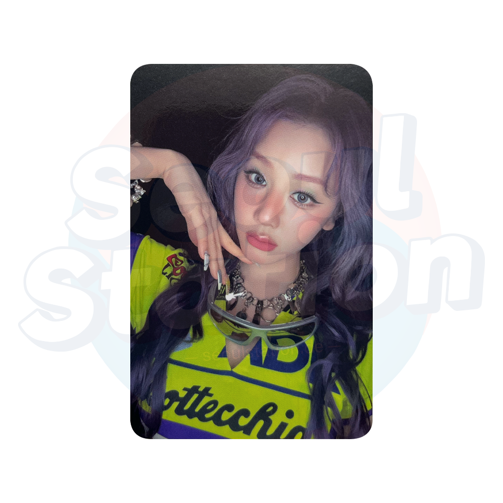BABYMONSTER - 3rd Mini Album 'CHOOM' - PHOTOBOOK Ver. - YG Select Selfie Photocard (Black Back) pharita