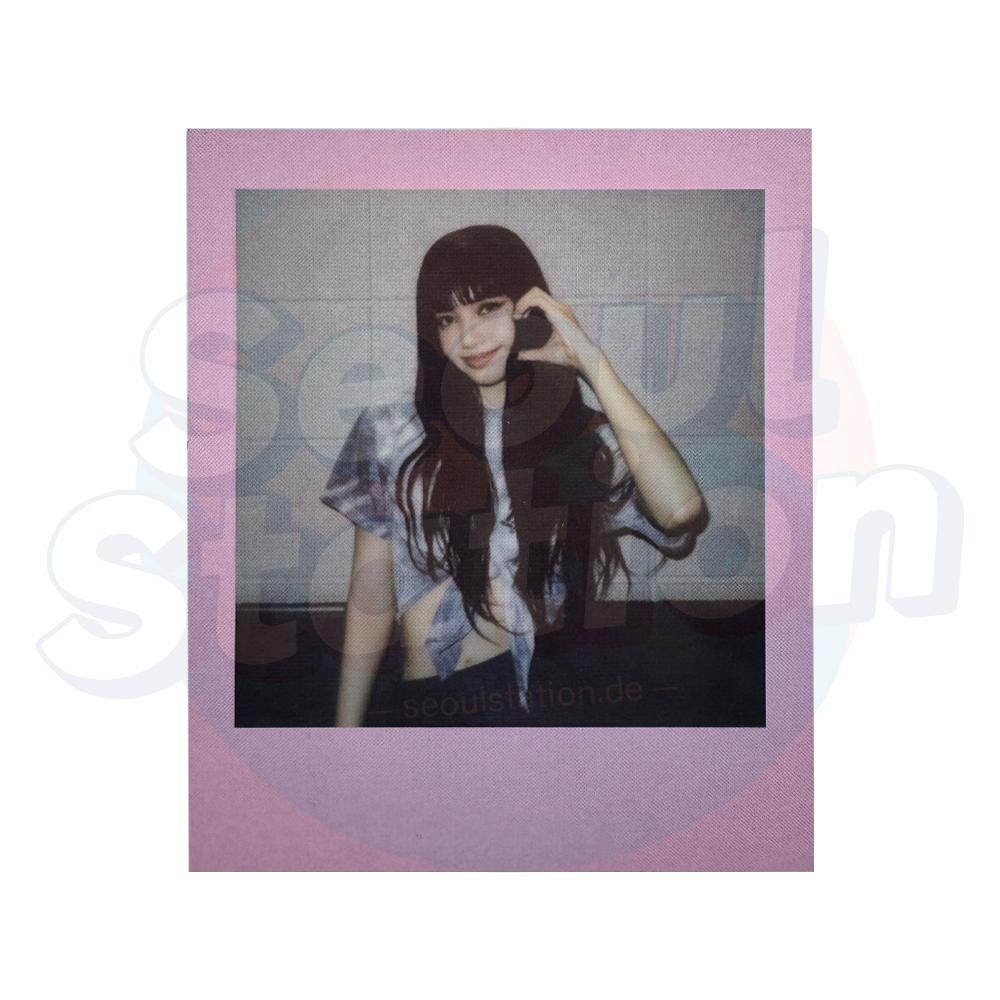 BLACKPINK - 2023 'BORN PINK' World Tour in Seoul - Polaroid lisa cheek heart