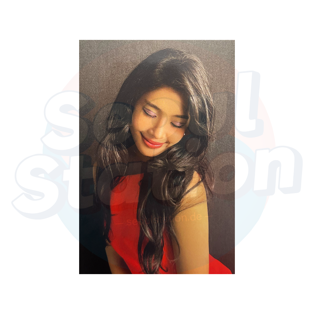 KATSEYE - 2026 Season's Greetings 'MOD & MAD' - WEVERSE Photocard sophia