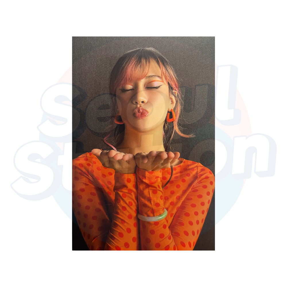 KATSEYE - 2026 Season's Greetings 'MOD & MAD' - WEVERSE Photocard megan