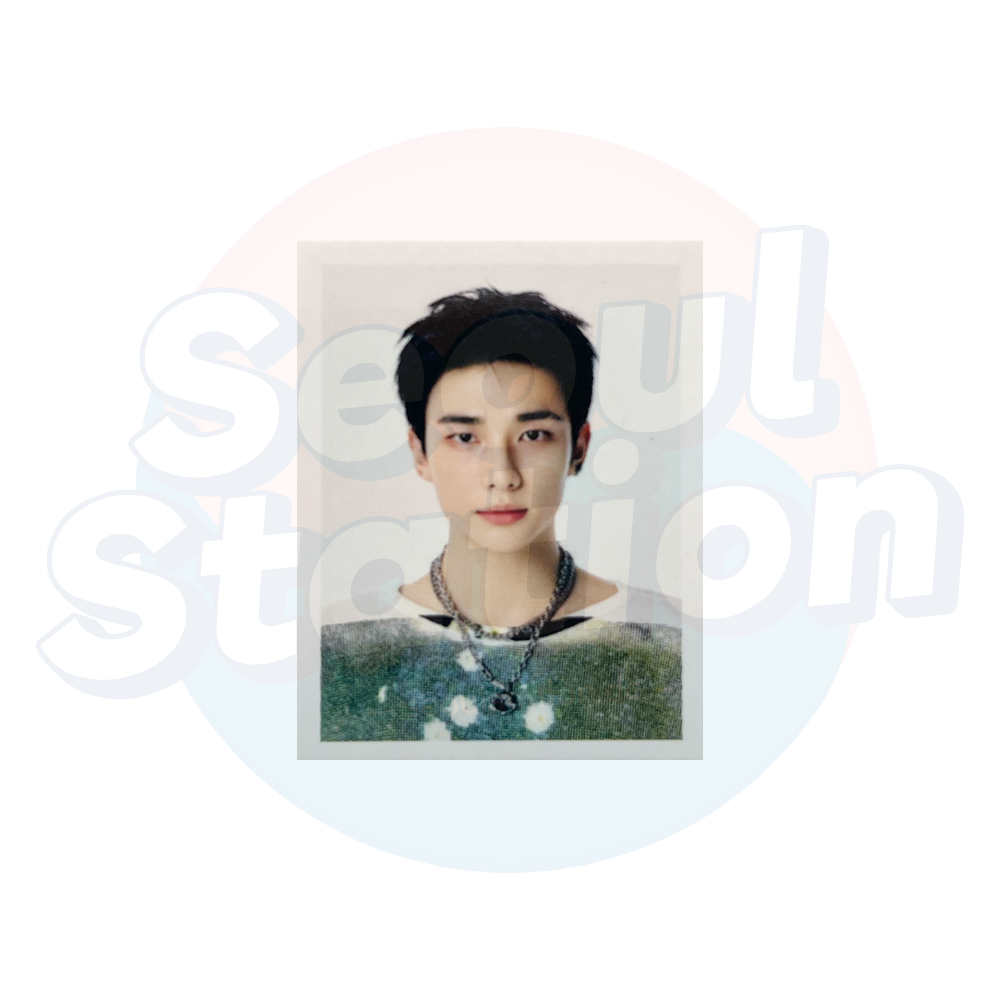 STRAY KIDS - World Tour 'DOMINATE : CELEBRATE' - Official MD ID Photo hyunjin