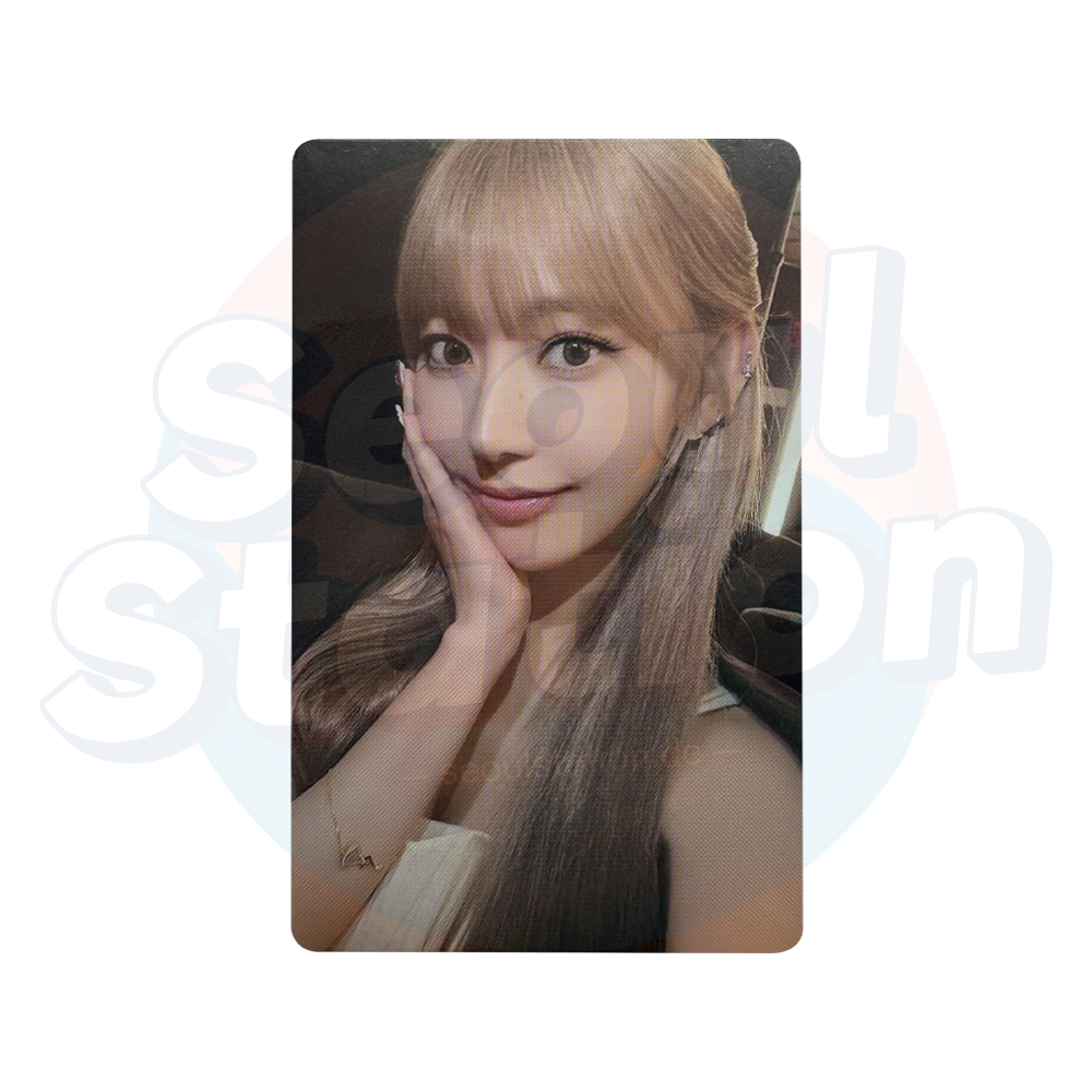 LE SSERAFIM - 4th Mini Album: CRAZY - WEVERSE Special Event Photo Card sakura