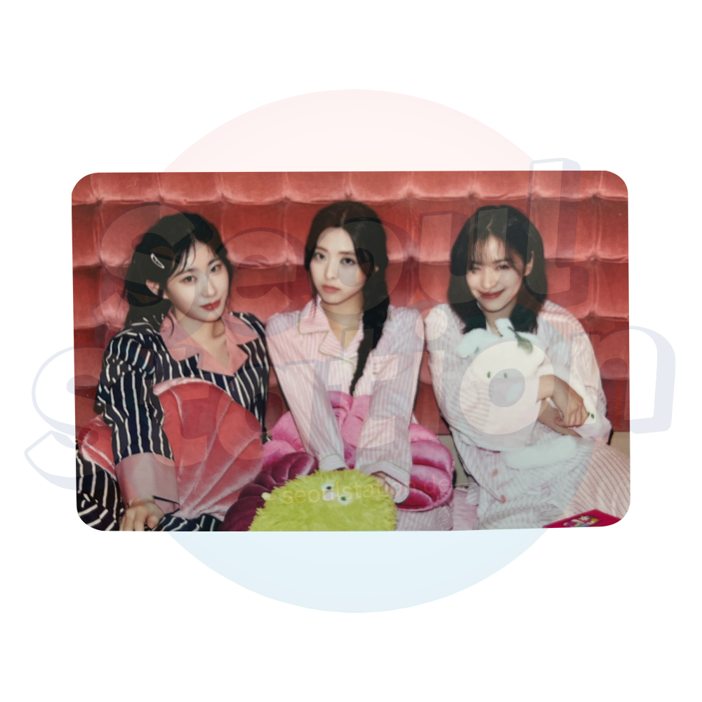 ITZY - 2024 Season's Greetings - Best Friends Forever - WIITH MU U Unit Photo Card